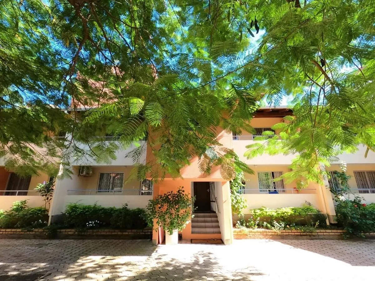 Flamboyant Apartamentos 邦比尼亚斯